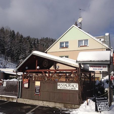 Penzion54 & Restaurace Ostrov  Exteriör bild