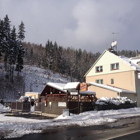 Penzion54 & Restaurace Ostrov  Exteriör bild