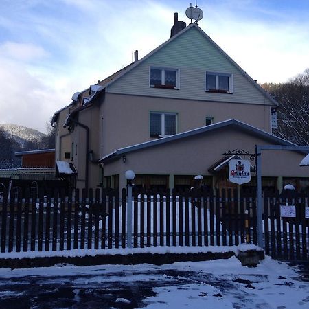 Penzion54 & Restaurace Ostrov  Exteriör bild