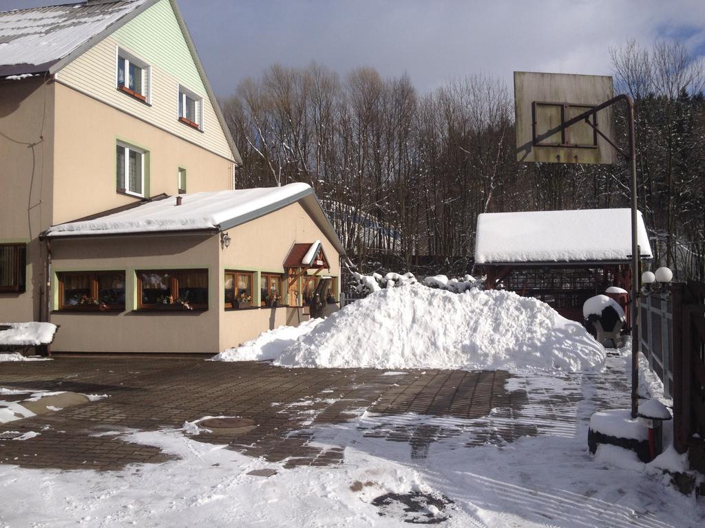 Penzion54 & Restaurace Ostrov  Exteriör bild