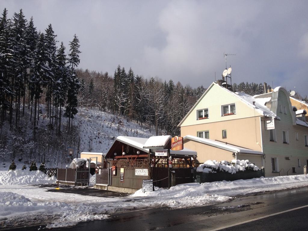 Penzion54 & Restaurace Ostrov  Exteriör bild
