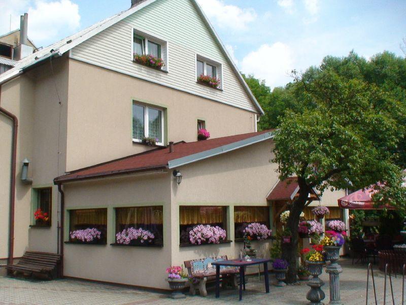 Penzion54 & Restaurace Ostrov  Exteriör bild